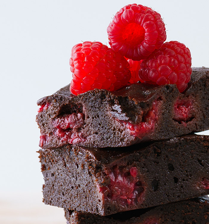 Брауни с малини и ядки, приготвено в мултикукър - Alleop.bg Бързо, лесно и вкусно брауни, приготвено в мултикукър.